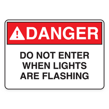 DANGER – DO NOT ENTER WHEN LIGHTS ARE FLASHING (18689)
